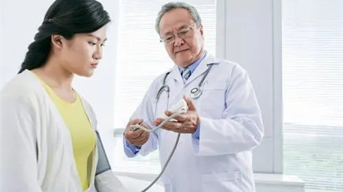 肝癌晚期的人会传染吗 肝癌晚期的治疗方案有哪些