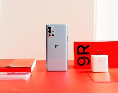 opporeno6和一加9r哪个好-参数对比