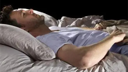 男人睾丸疼痛是怎么回事 男人睾丸疼痛是什么原因造成的