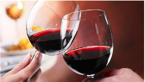 葡萄酒与白酒的区别 葡萄酒与白酒哪个好