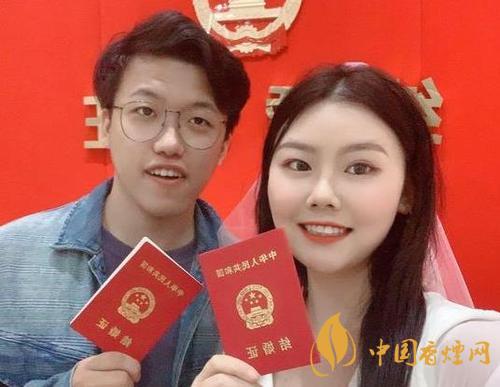 90后同名同姓情侣领证结婚 太有夫妻缘了!