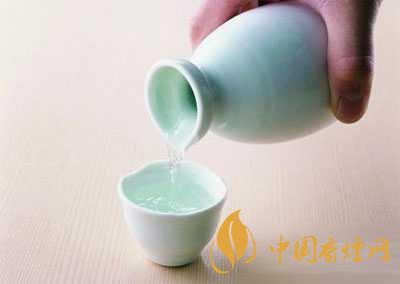 白酒不能和哪些食物一起吃 喝白酒时应该注意的事项一览