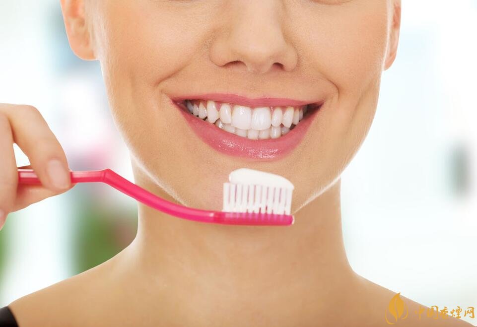 抽烟牙齿黄怎么变白,快速去除烟渍小妙招