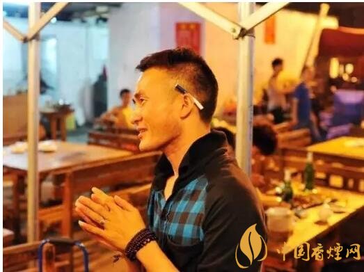 香烟夹耳朵上是怎么来的,耳夹烟是男人的专利