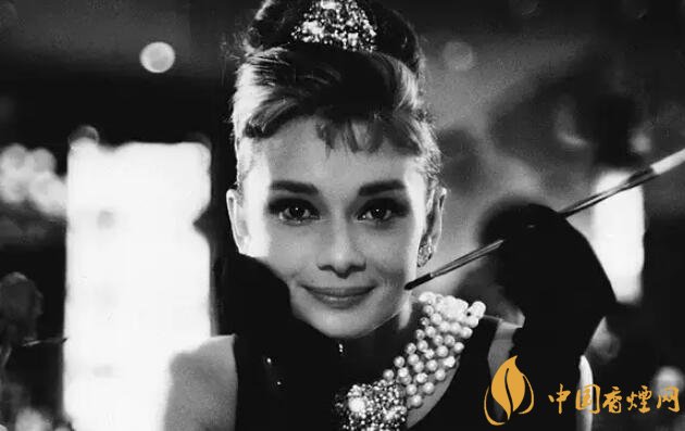 男人喜欢抽烟的女人吗 会抽烟的女人有故事