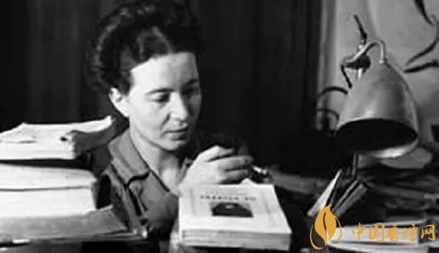 男人喜欢抽烟的女人吗 会抽烟的女人有故事